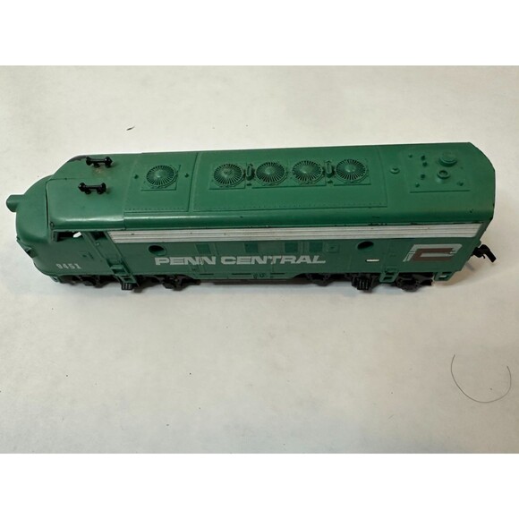 TYCO Diesel F9 "A" Unit - Powered , Penn Central HO Scale Engine - See Desc. - Picture 5 of 5